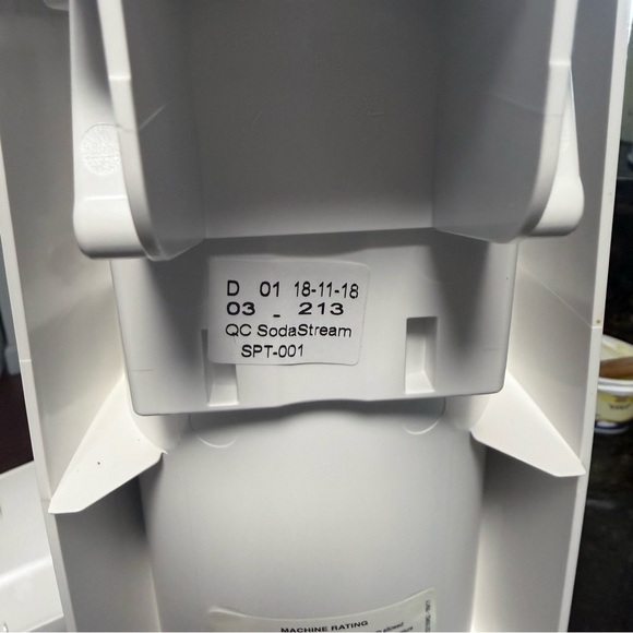 Sodastream soda sparkling water maker with carbon tank SPT-001 white - Picture 6 of 6